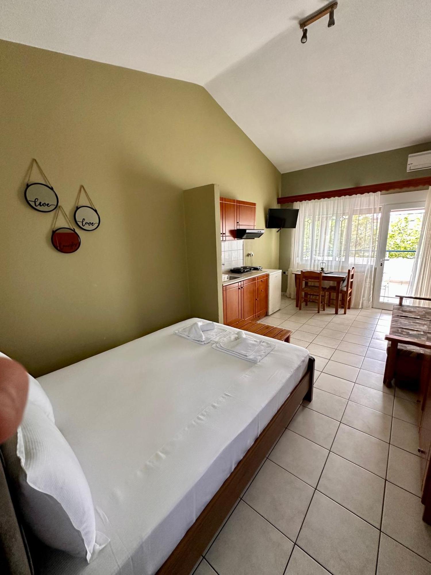 Artemis Hotel Apartments Keramoti  Bagian luar foto
